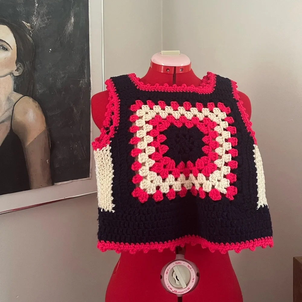 Handmade crochet crop top :) - Picture 1 of 1